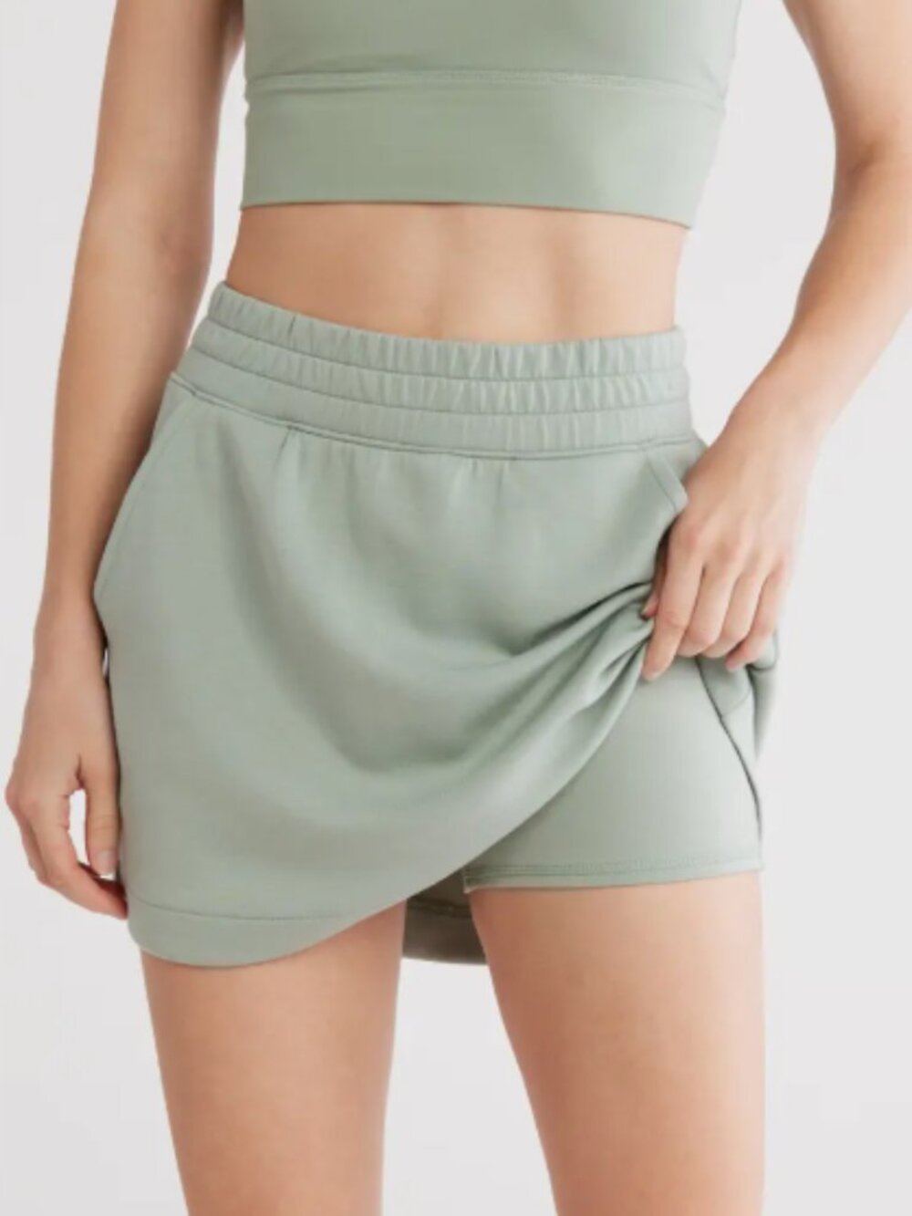 NWT Yogalicious Scuba Zuri Curved Hem Skort Green Milieu Size M